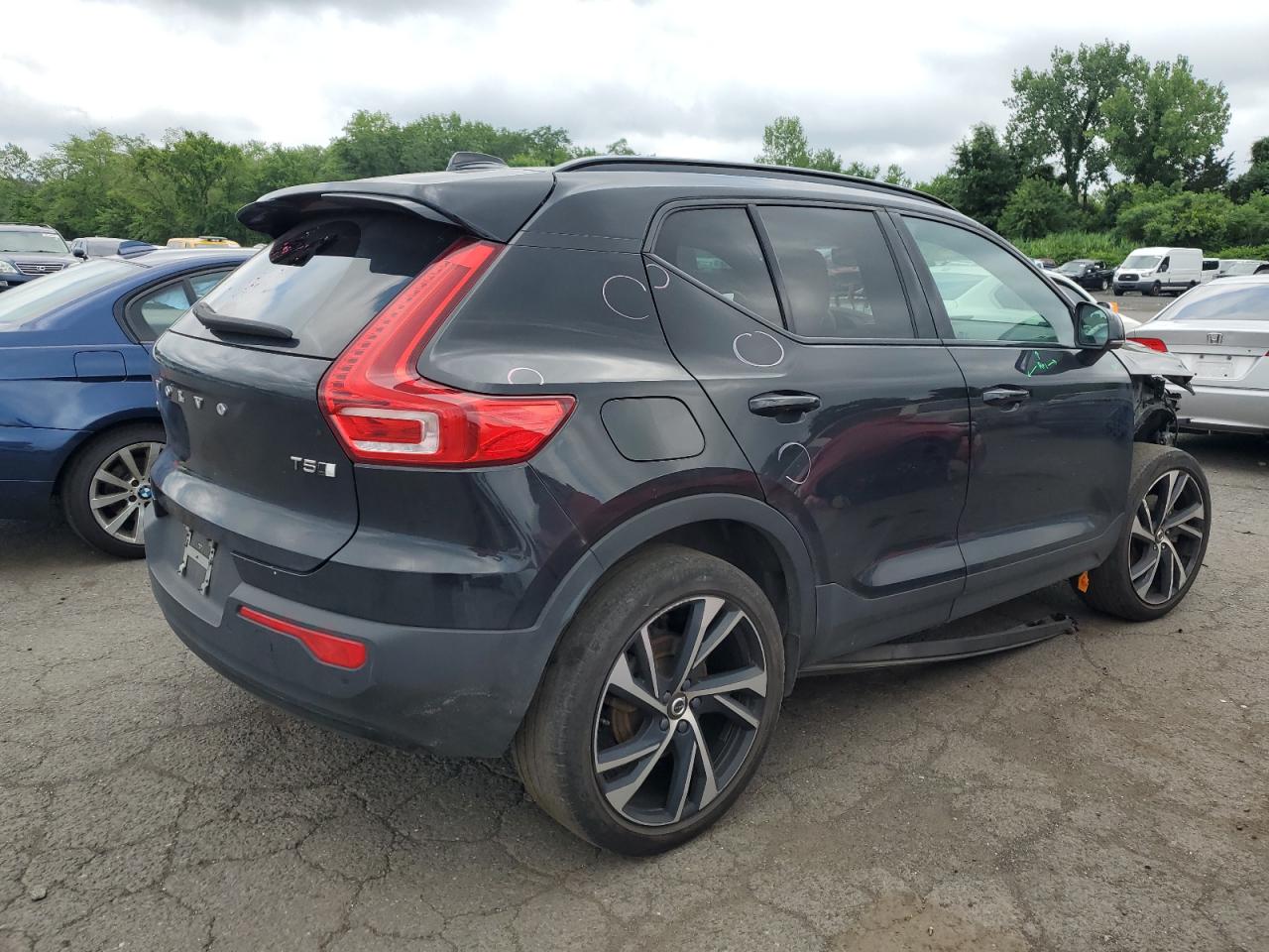 2022 VOLVO XC40 T5 R-DESIGN VIN:YV4162UMXN2661216