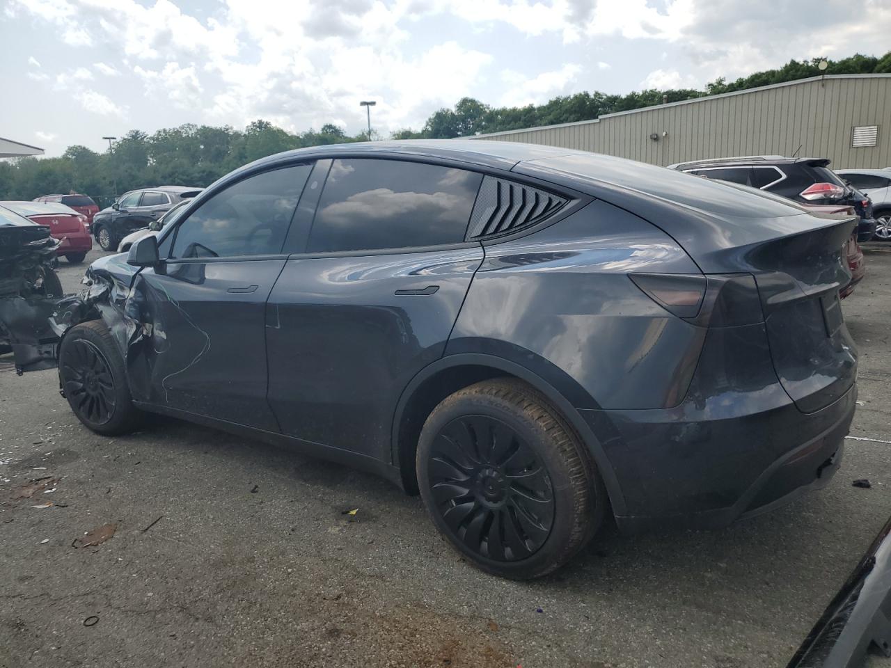 2024 TESLA MODEL Y  VIN:7SAYGDEE9RA227129