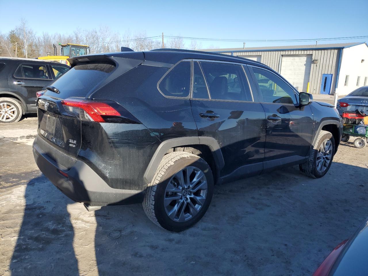 2023 TOYOTA RAV4 XLE PREMIUM VIN:JTMA1RFV4PD102526