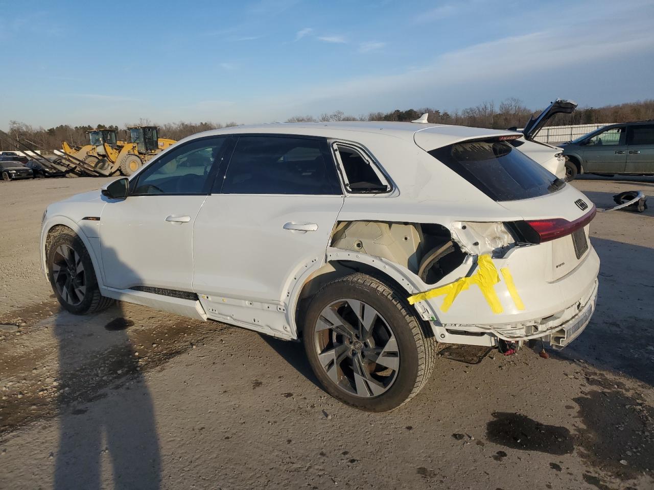 2022 AUDI E-TRON PREMIUM VIN:WA1AAAGE7NB043670