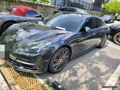 2018 Porsche Panamera VIN: