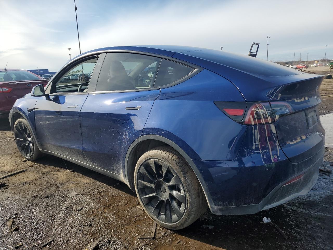 2024 TESLA MODEL Y  VIN:7SAYGDEE9RA235473