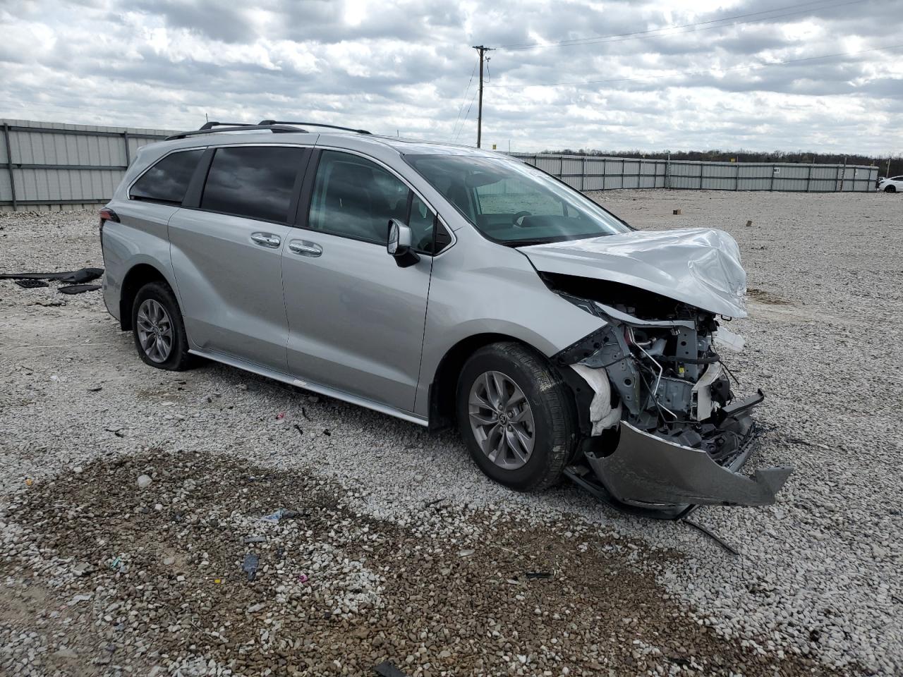 2022 TOYOTA SIENNA XLE VIN:5TDYSKFC0NS063131