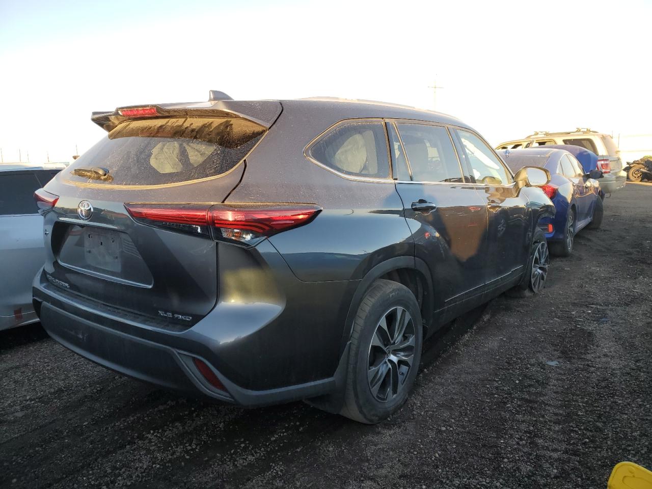 2022 TOYOTA HIGHLANDER XLE VIN:5TDGZRBH1NS184512