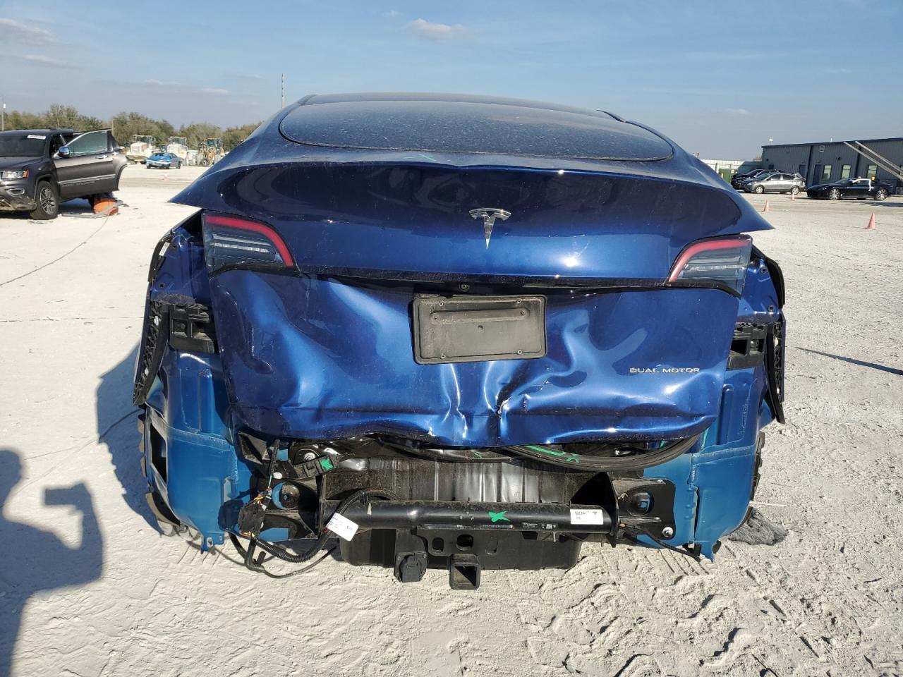 2023 TESLA MODEL Y  VIN:7SAYGDEE3PA067729