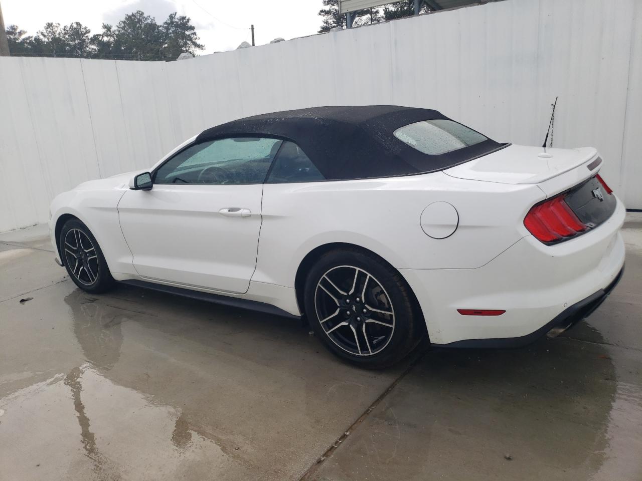 2022 FORD MUSTANG  VIN:1FATP8UH5N5124983