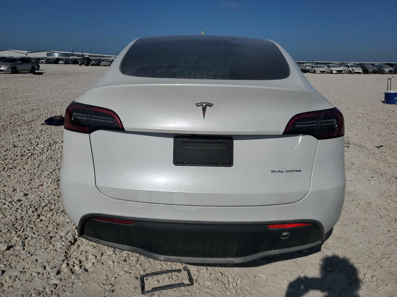 2024 TESLA MODEL Y  VIN:7SAYGDEEXRA257207