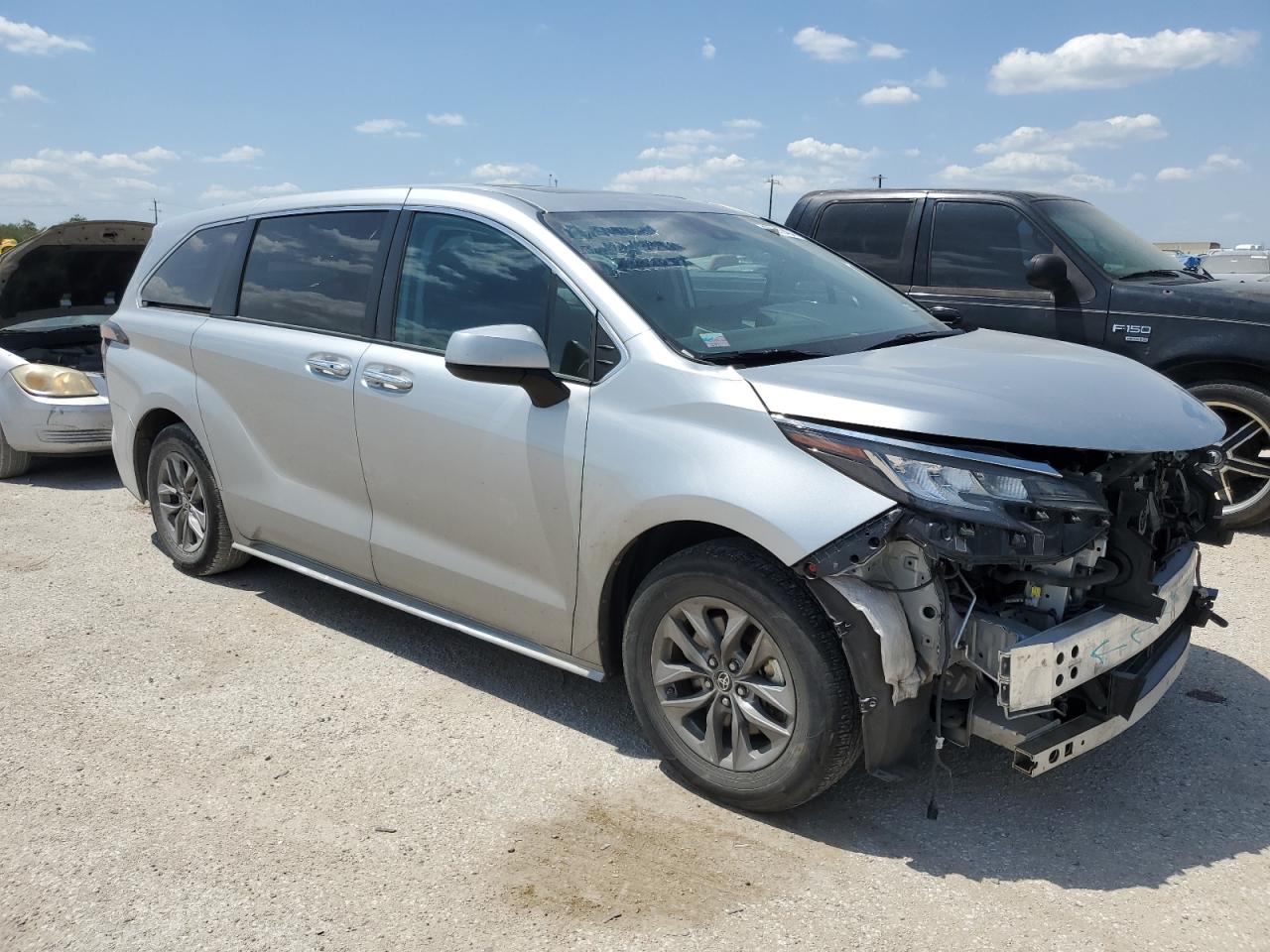 2022 TOYOTA SIENNA XLE VIN:5TDYRKEC4NS126745