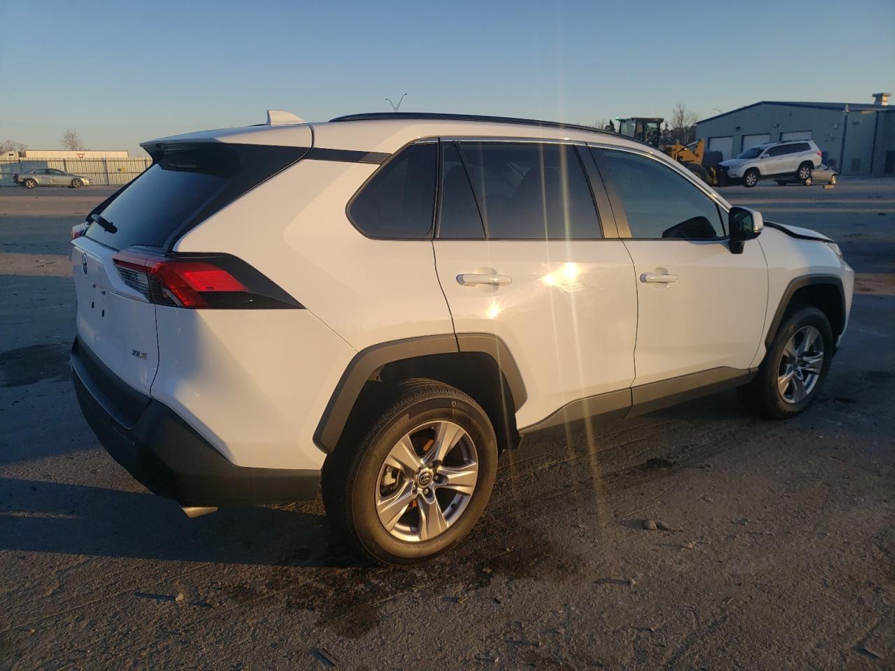 2022 TOYOTA RAV4 XLE VIN:2T3W1RFV1NW197701