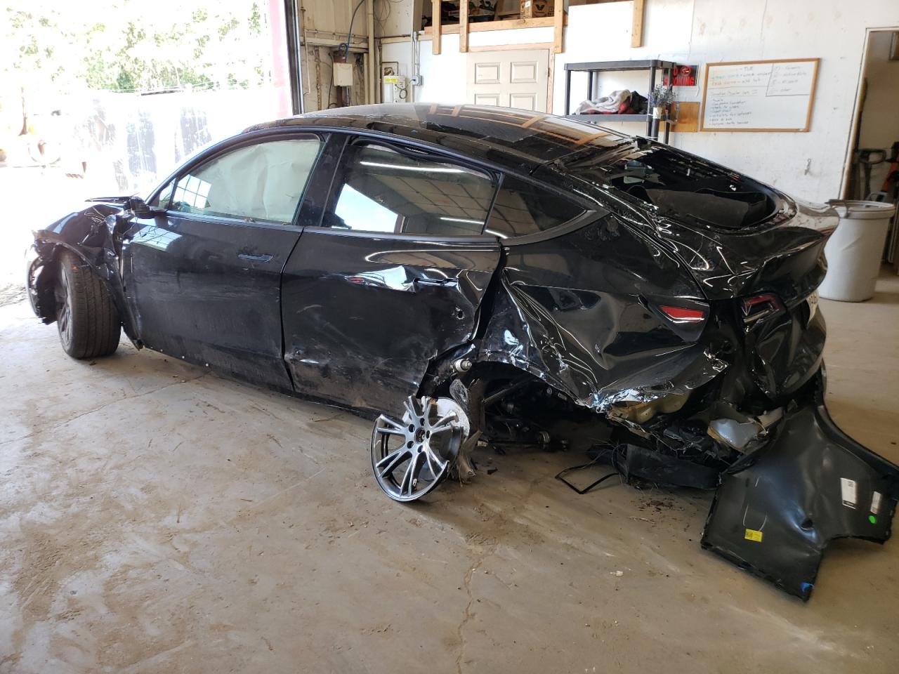 2024 TESLA MODEL Y  VIN:7SAYGAEE2RF124586