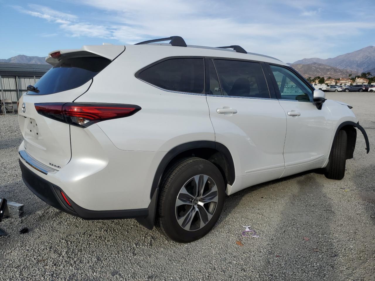 2022 TOYOTA HIGHLANDER XLE VIN:5TDGZRBH9NS591347