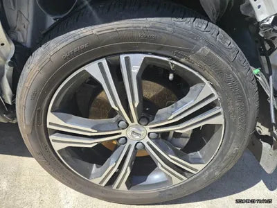2021 Volvo XC40 VIN: