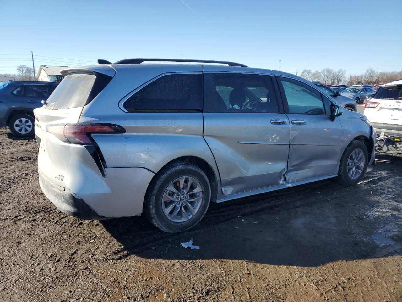 2022 TOYOTA SIENNA XLE VIN:5TDJRKEC8NS085358