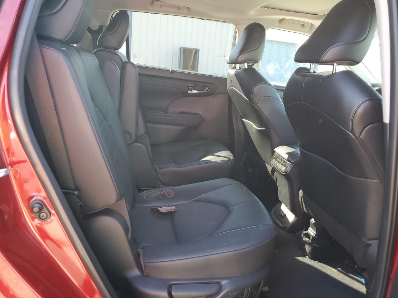 2022 TOYOTA HIGHLANDER XLE VIN:5TDGZRAH6NS124095