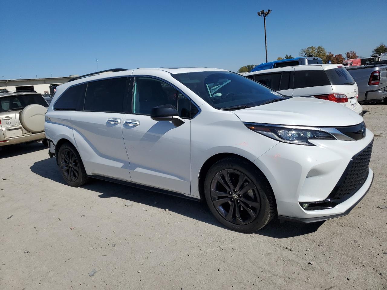 2022 TOYOTA SIENNA XSE VIN:5TDDRKEC7NS111588