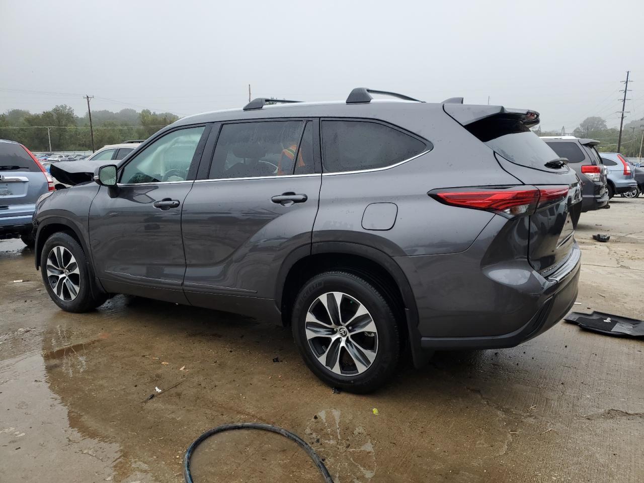 2022 TOYOTA HIGHLANDER XLE VIN:5TDHZRBH9NS203182