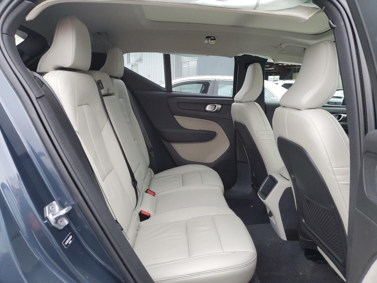 2022 VOLVO XC40 T5 MOMENTUM VIN:YV4162UK2N2698887