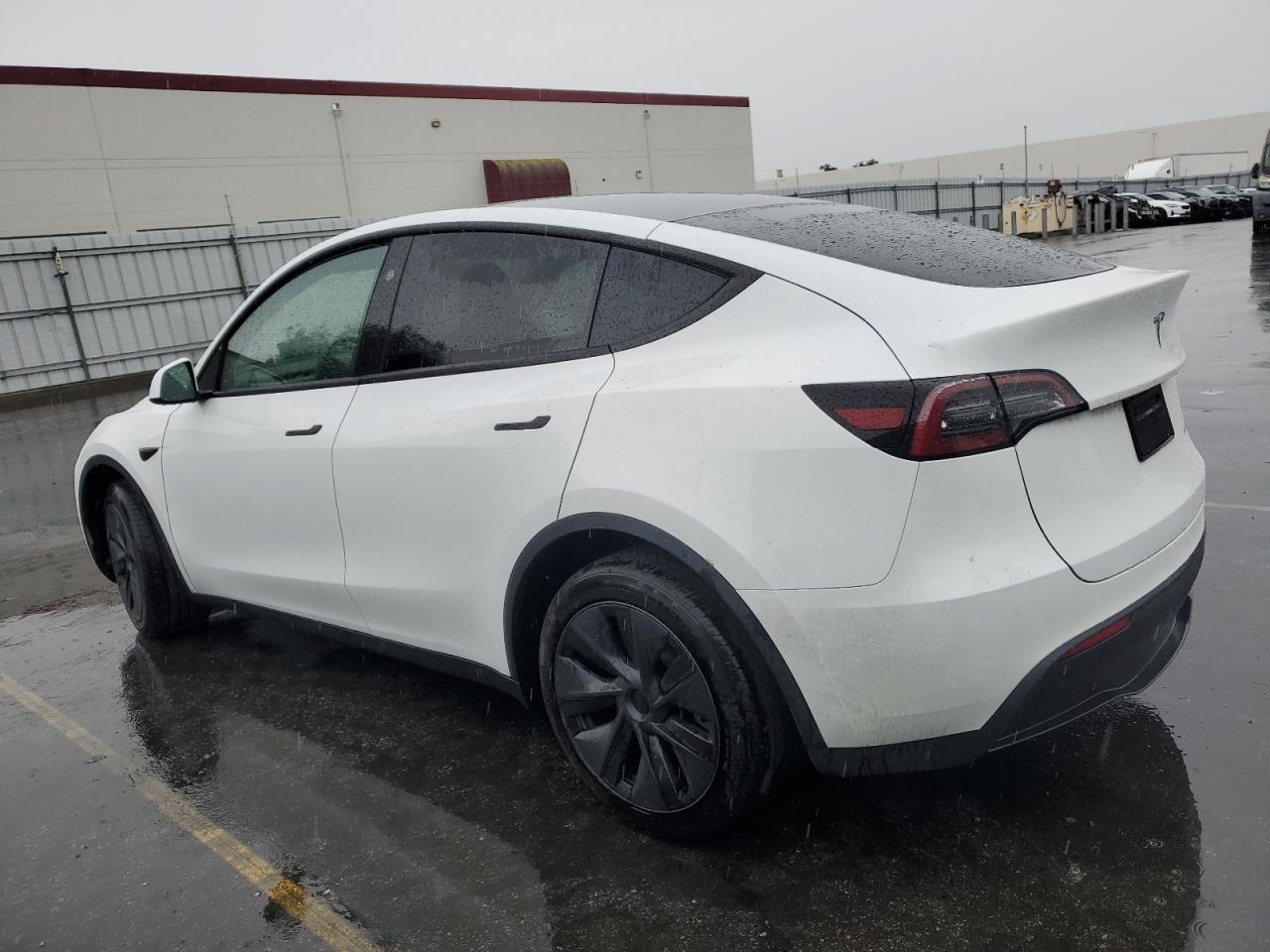 2024 TESLA MODEL Y  VIN:7SAYGAEE3RF127934