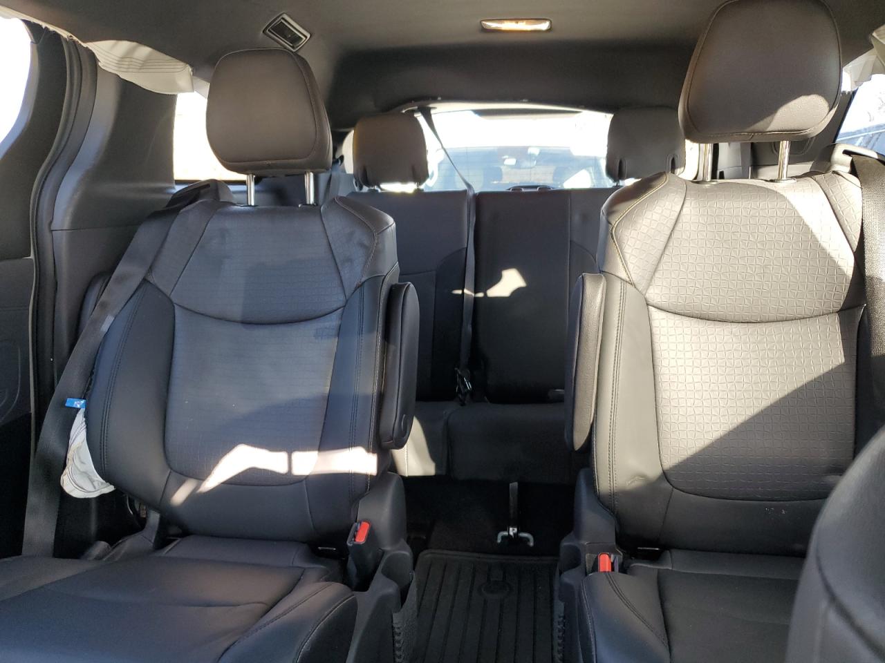 2022 TOYOTA SIENNA XLE VIN:5TDASKFC5NS047766