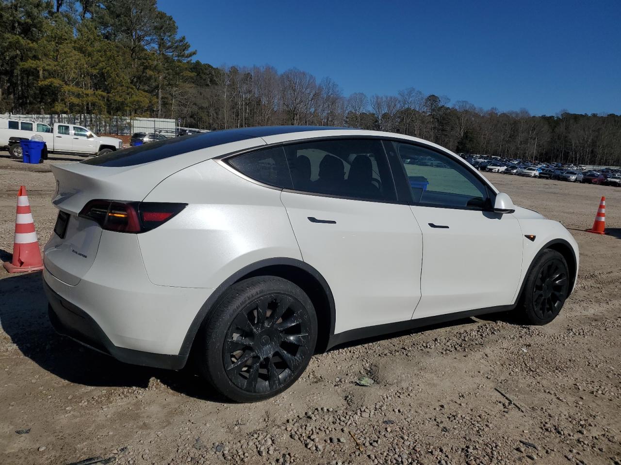 2023 TESLA MODEL Y  VIN:7SAYGDEE2PF752209