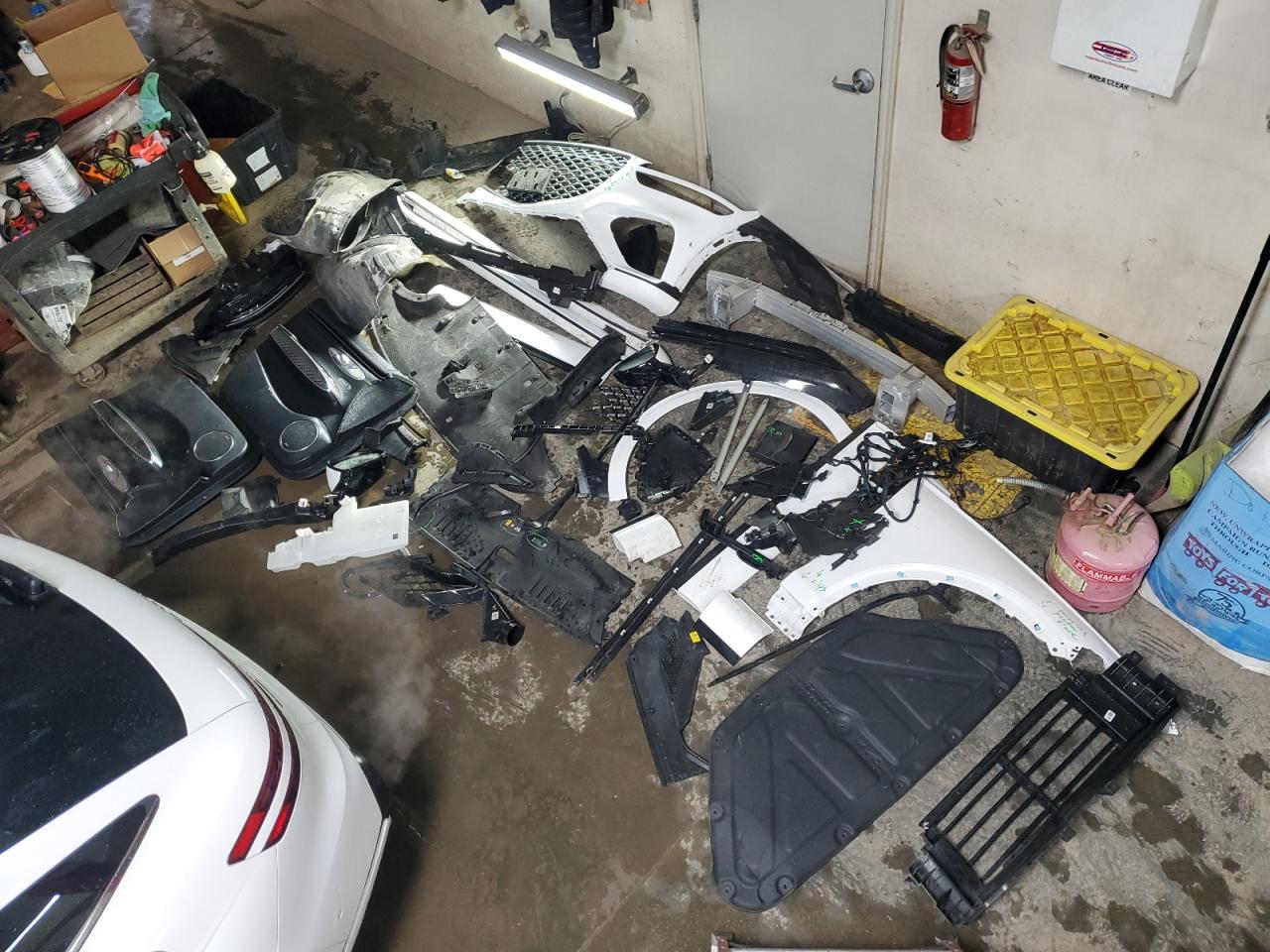 2023 GENESIS GV70 BASE VIN:KMUMCDTC7PU085781