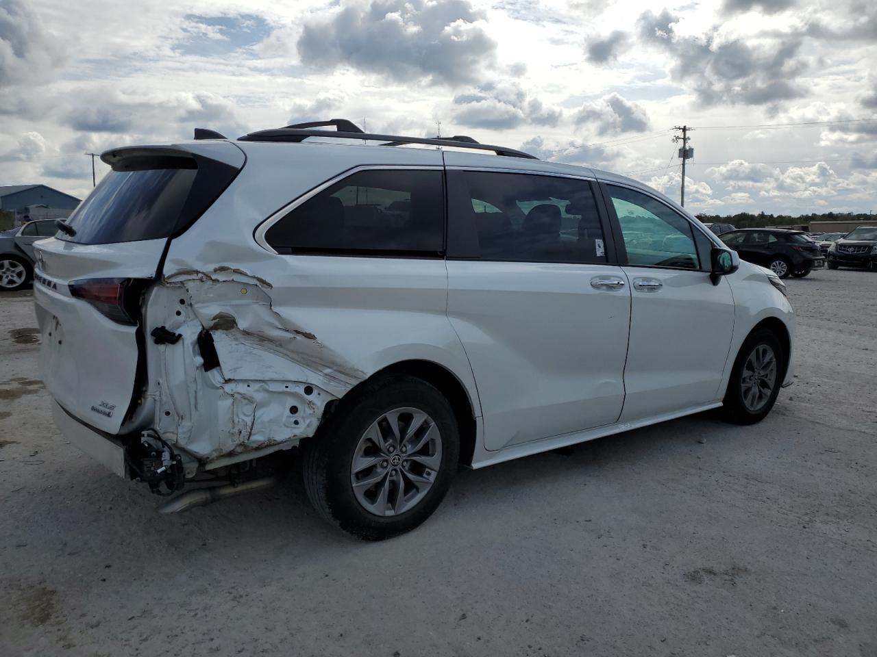 2022 TOYOTA SIENNA XLE VIN:5TDYRKEC2NS134018