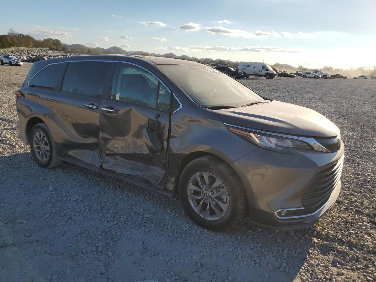 2022 TOYOTA SIENNA XLE VIN:5TDYRKECXNS121596