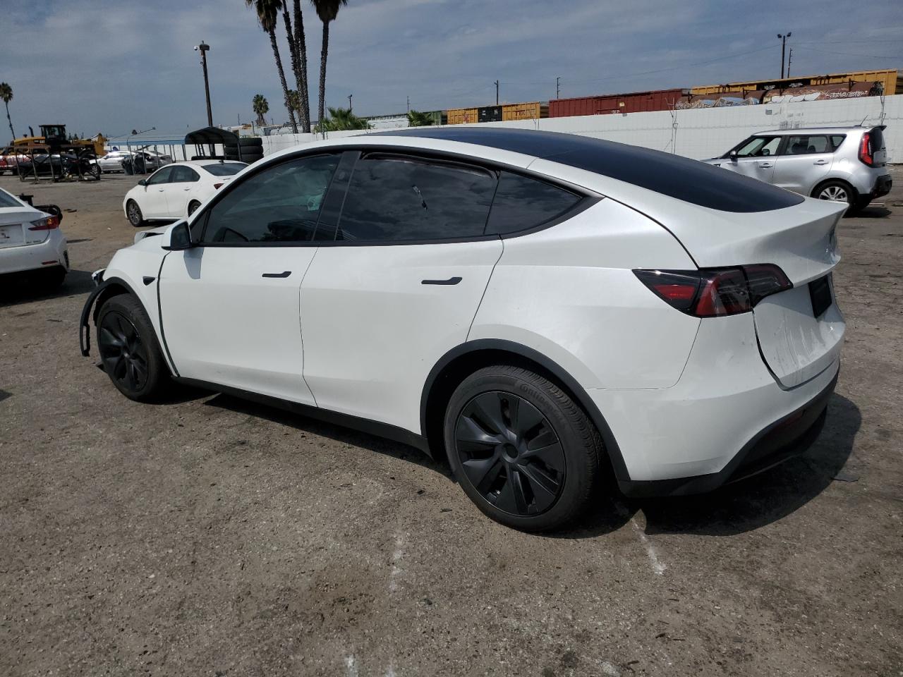 2024 TESLA MODEL Y  VIN:7SAYGDEE5RF131663