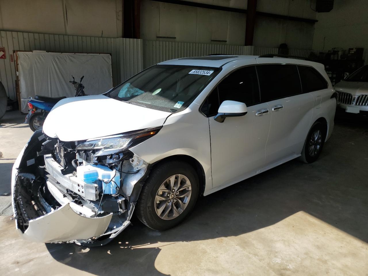 2022 TOYOTA SIENNA XLE VIN:5TDYRKEC3NS110049