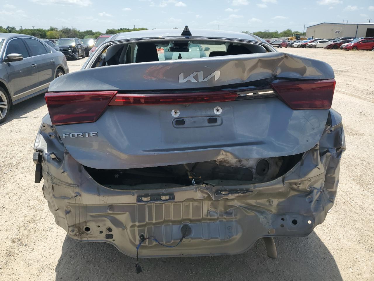 2022 KIA FORTE FE VIN:3KPF24AD8NE457537