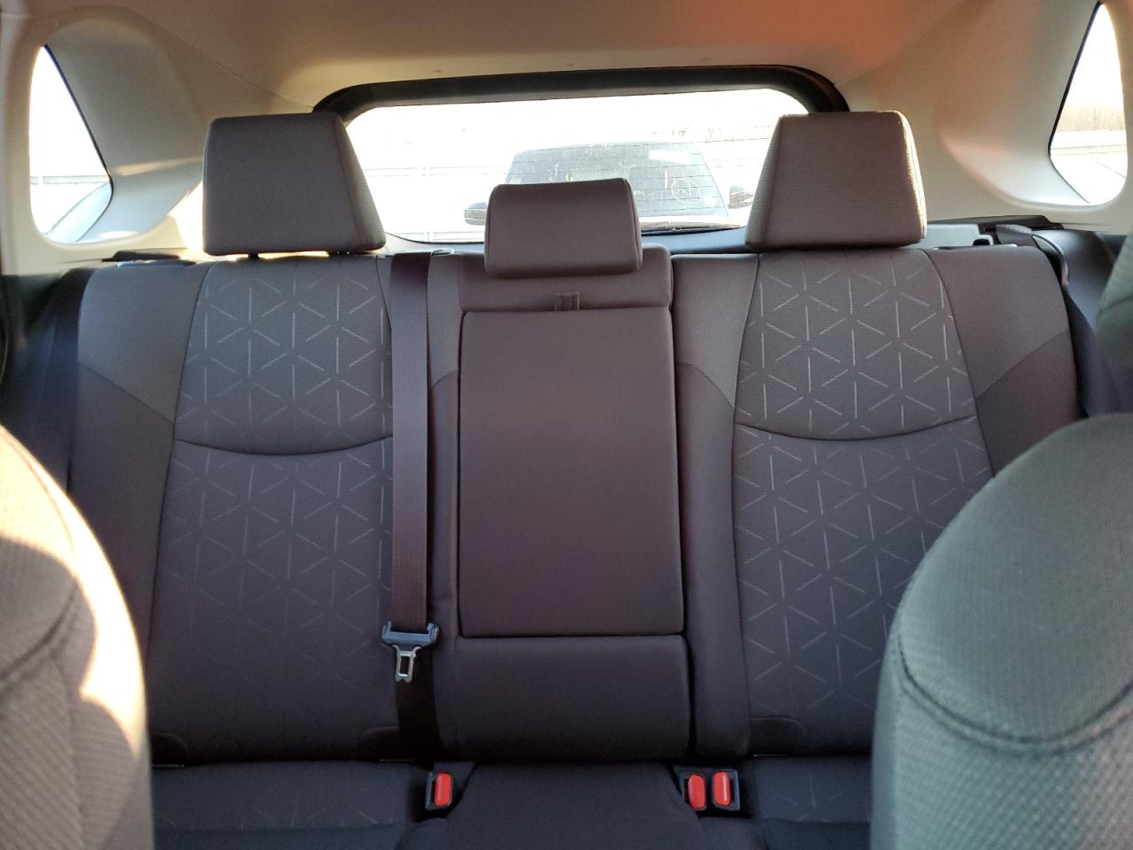 2024 TOYOTA RAV4 XLE VIN:JTMRWRFV1RD238717
