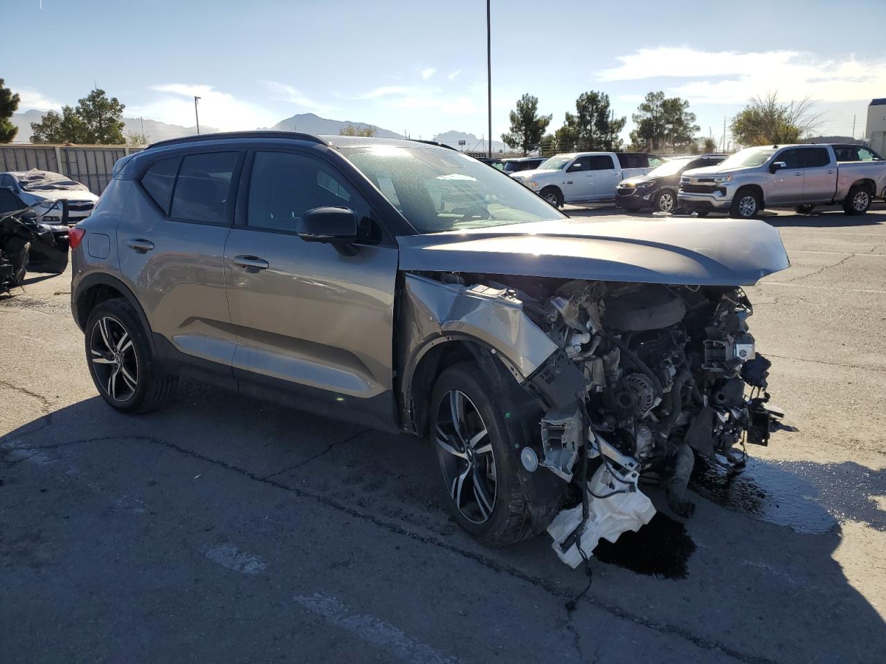 2022 VOLVO XC40 T5 R-DESIGN VIN:YV4162UM4N2741725