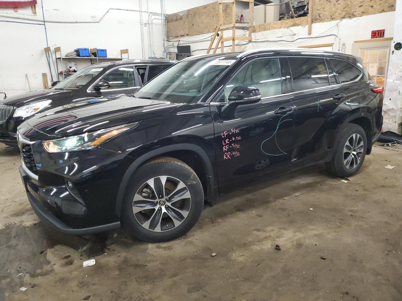 2022 TOYOTA HIGHLANDER XLE VIN:5TDGZRBH1NS213216