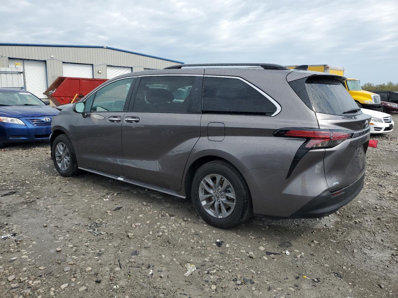 2022 TOYOTA SIENNA XLE VIN:5TDJSKFC5NS062123