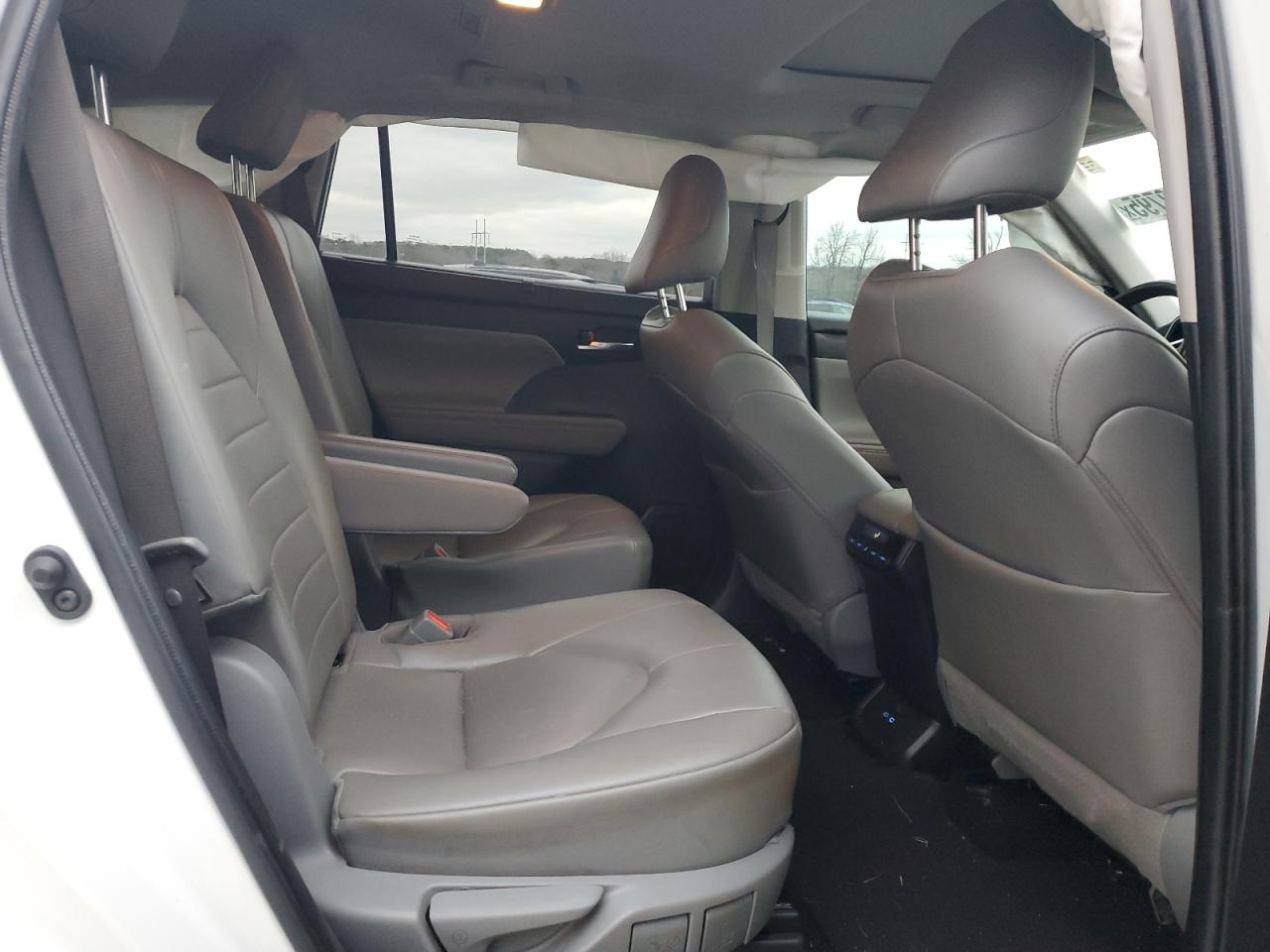 2022 TOYOTA HIGHLANDER XLE VIN:3VVCB7AX9NM024296