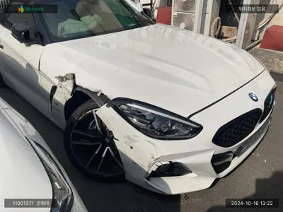 2022 BMW Z4 WBAHF7104NWX77565 VIN:WBAHF7104NWX77565