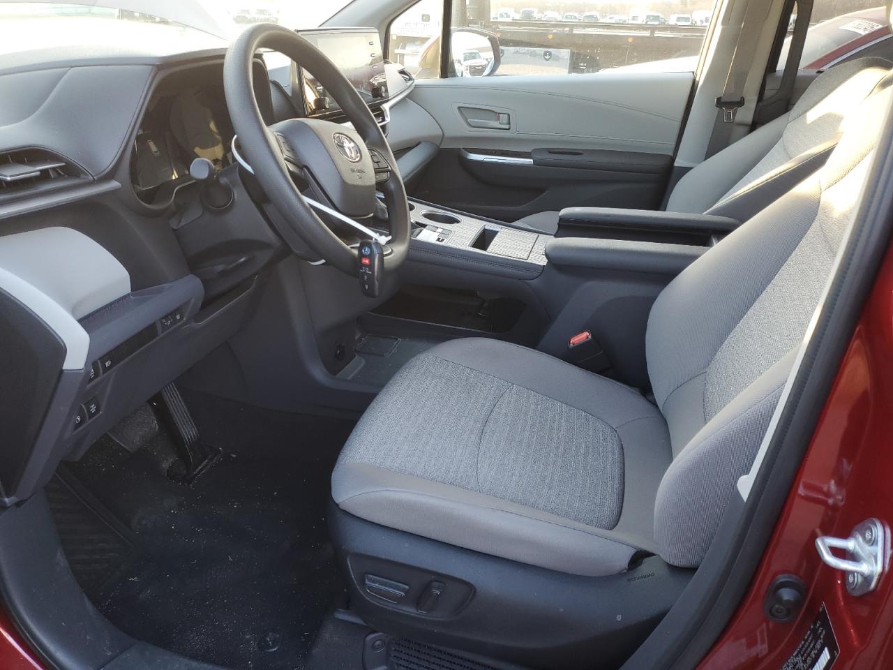 2024 TOYOTA SIENNA LE VIN:5TDKSKFC2RS147964