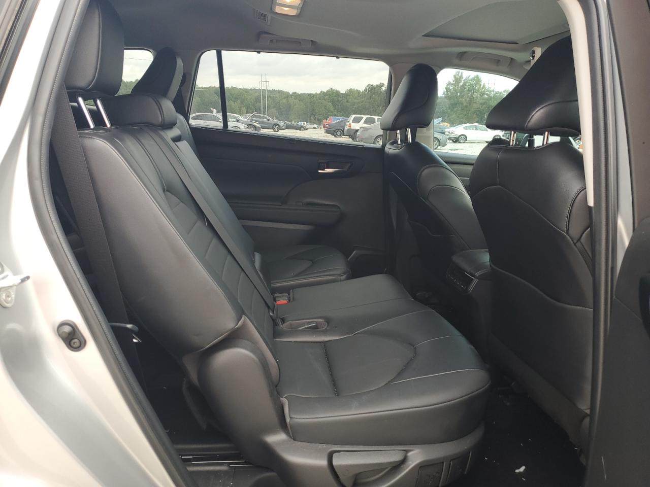 2022 TOYOTA HIGHLANDER XLE VIN:5TDGZRAH0NS541762