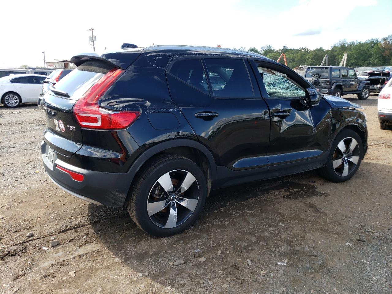 2022 VOLVO XC40 T5 MOMENTUM VIN:YV4162UK8N2646826