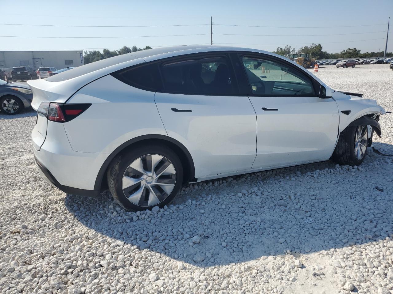 2024 TESLA MODEL Y  VIN:7SAYGDEE1RA279192