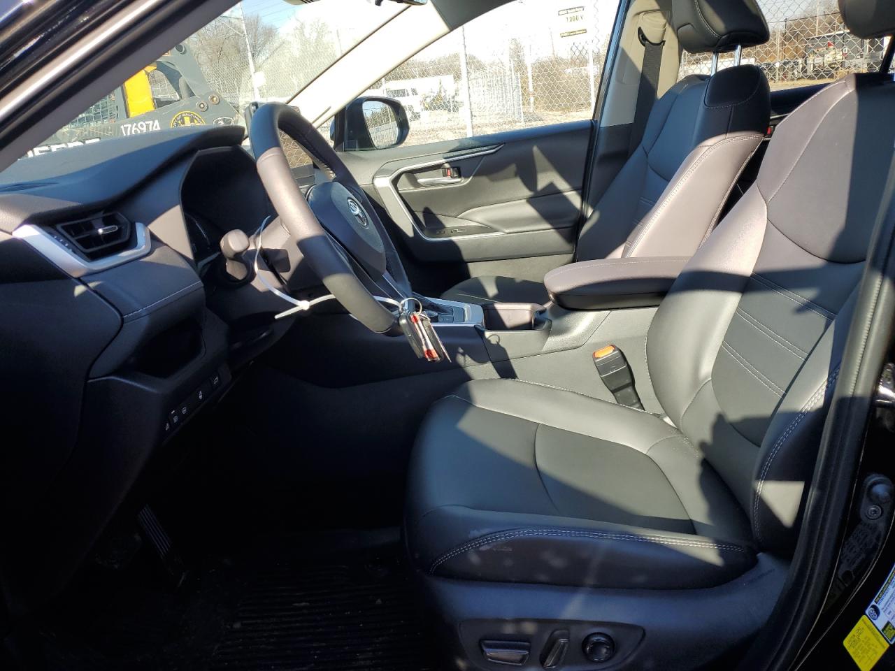 2024 TOYOTA RAV4 XLE PREMIUM VIN:2T3B6RFV9RW076517