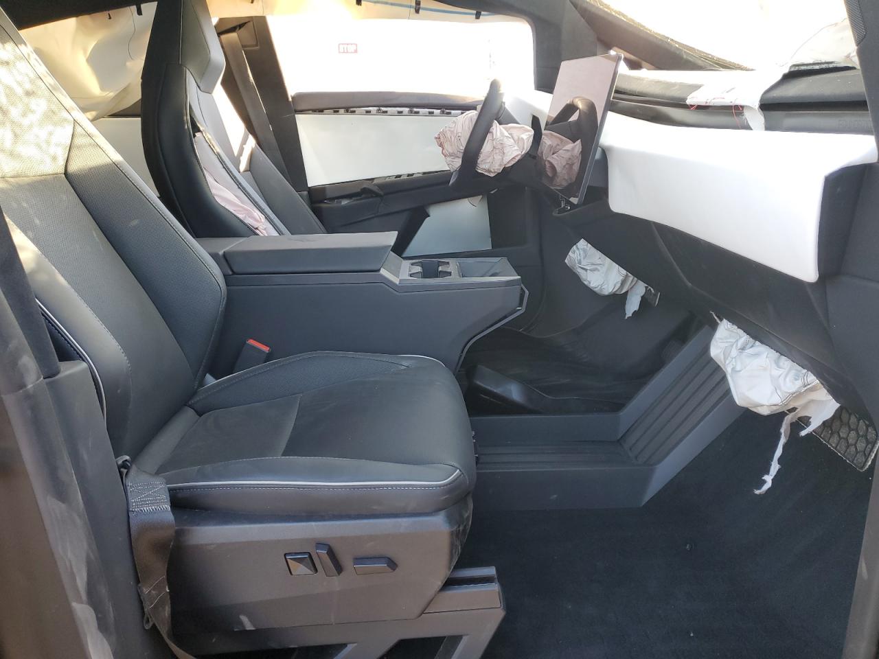 2024 TESLA CYBERTRUCK  VIN:7G2CEHEE3RA017028