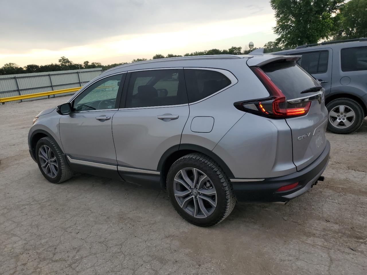 2022 HONDA CR-V TOURING VIN:2HKRW2H99NH653411