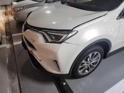 2018 Toyota RAV4 VIN: