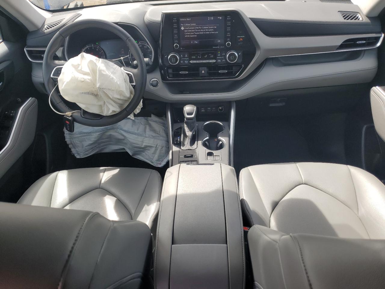 2022 TOYOTA HIGHLANDER XLE VIN:5TDGZRBH3NS575029