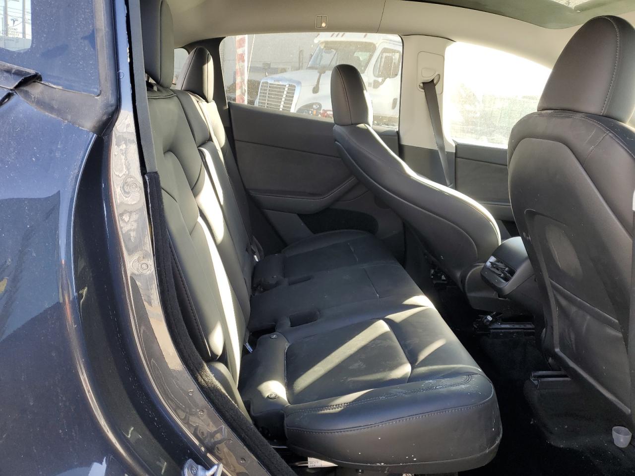 2024 TESLA MODEL Y  VIN:7SAYGDEE4RA253623