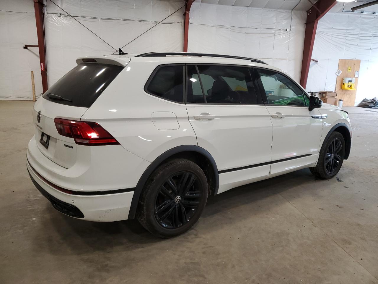 2022 VOLKSWAGEN TIGUAN SE R-LINE BLACK VIN:3VV8B7AX4NM110234