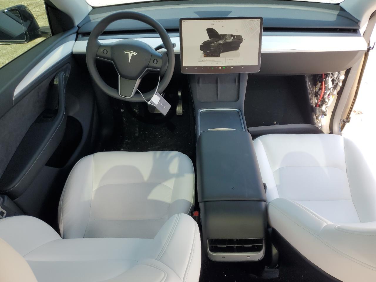 2024 TESLA MODEL Y  VIN:7SAYGDEE0RA241839