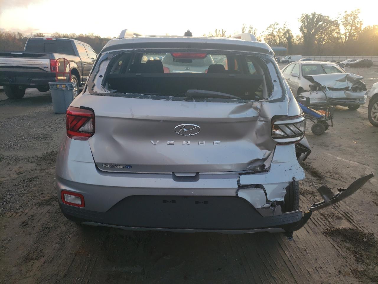 2024 HYUNDAI VENUE SEL VIN:KMHRC8A35RU329171