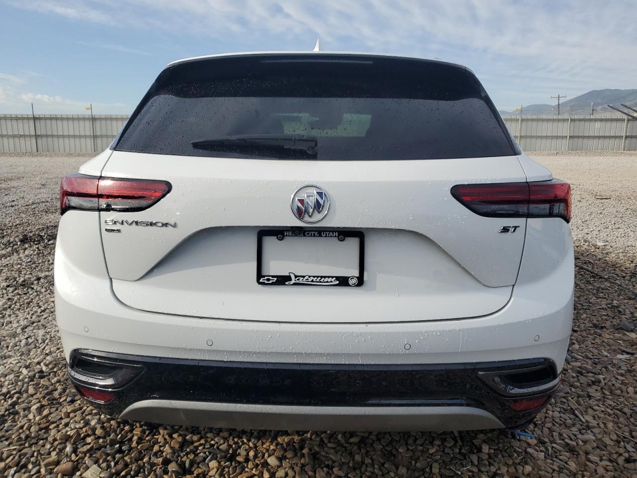 2022 BUICK ENVISION ESSENCE VIN:LRBFZPR42ND109900